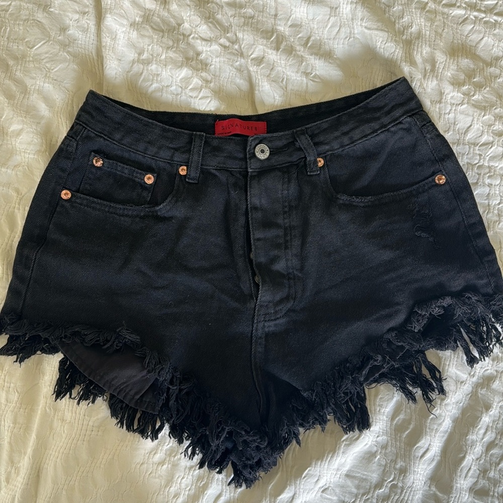 Signature 8 black denim short
